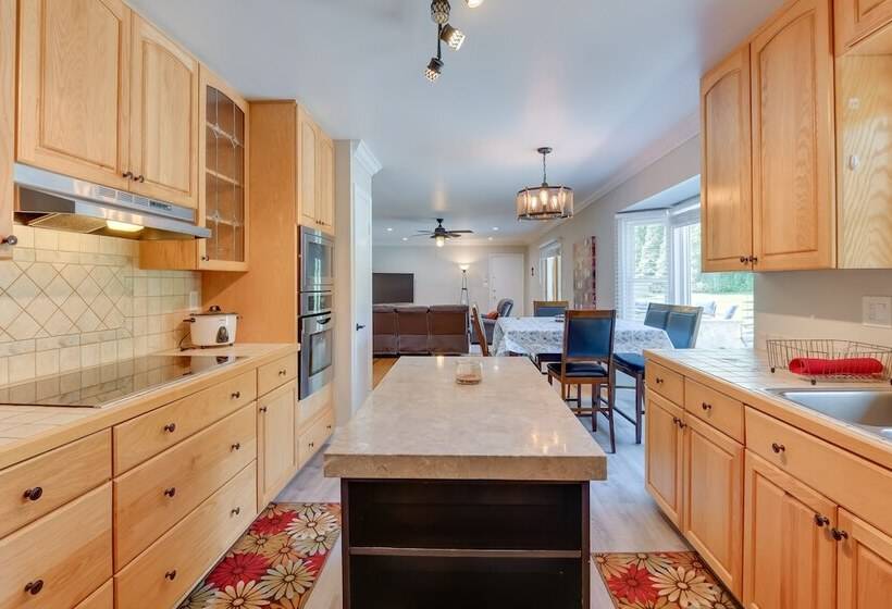 Rockville Home: Patio Oasis, Fireplace, Near Dc!