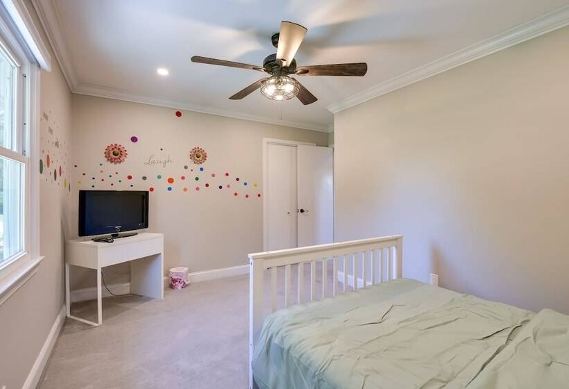 Rockville Home: Patio Oasis, Fireplace, Near Dc!