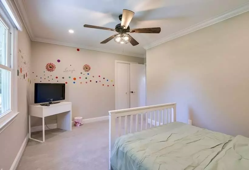 Rockville Home: Patio Oasis, Fireplace, Near Dc!