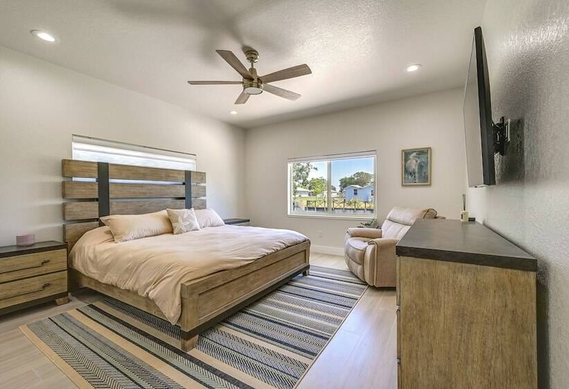 Sebring Serenity: Waterfront Retreat W/ Boat Dock!