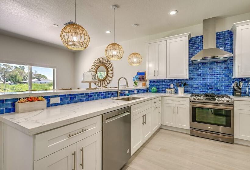 Sebring Serenity: Waterfront Retreat W/ Boat Dock!