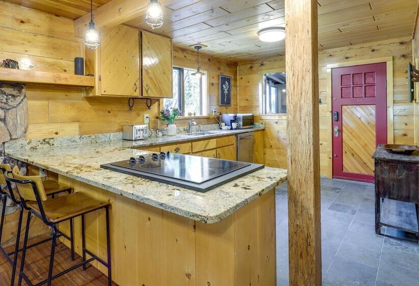 Secluded 3 Acre Cabin In Tollgate W/ Gas Grill!