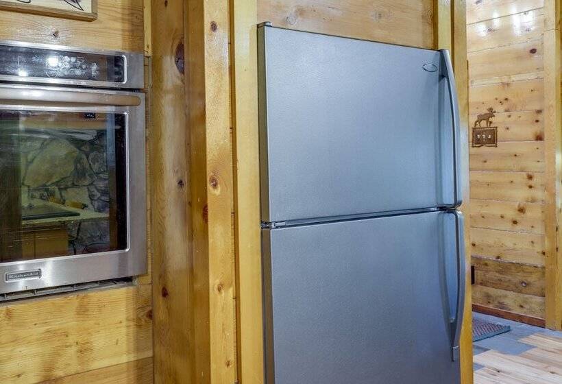 Secluded 3 Acre Cabin In Tollgate W/ Gas Grill!