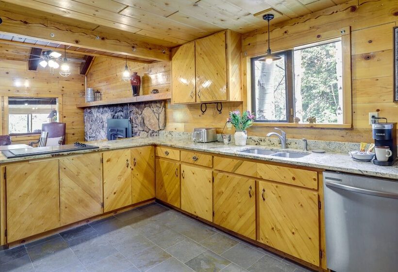 Secluded 3 Acre Cabin In Tollgate W/ Gas Grill!