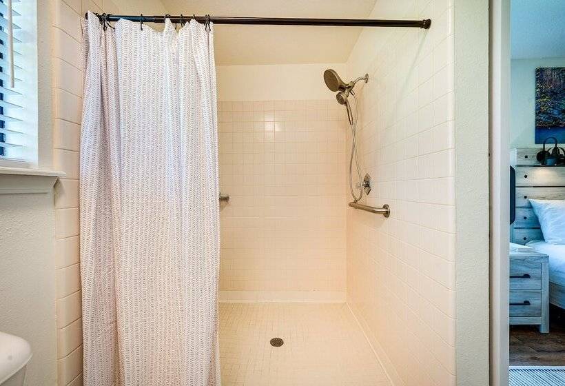 Secluded Broken Bow Escape W/ Fishing Pond & Pier!