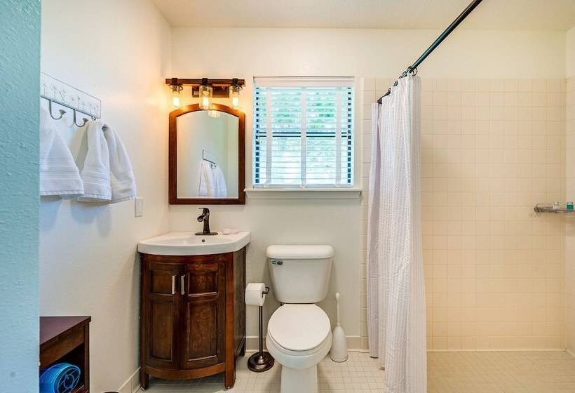 Secluded Broken Bow Escape W/ Fishing Pond & Pier!