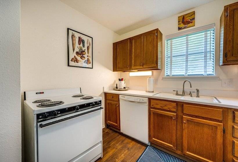 Secluded Broken Bow Escape W/ Fishing Pond & Pier!