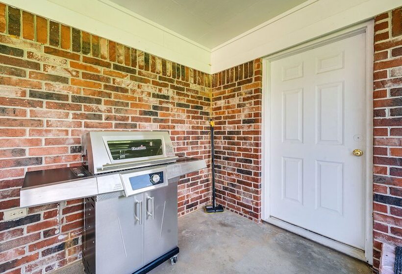 Secluded Broken Bow Escape W/ Fishing Pond & Pier!