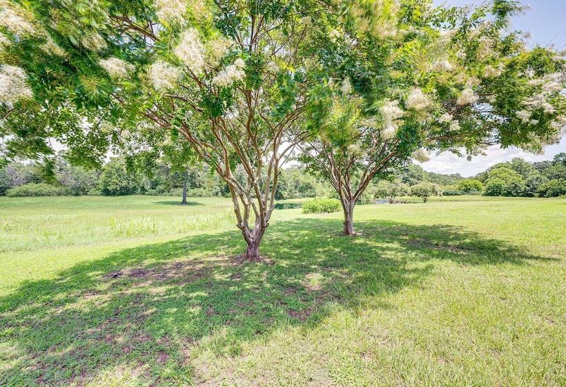 Secluded Broken Bow Escape W/ Fishing Pond & Pier!