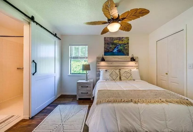Secluded Broken Bow Escape W/ Fishing Pond & Pier!
