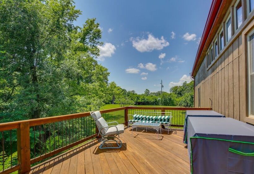 Serene Pacific Getaway: Deck, Grill & Fire Pit!