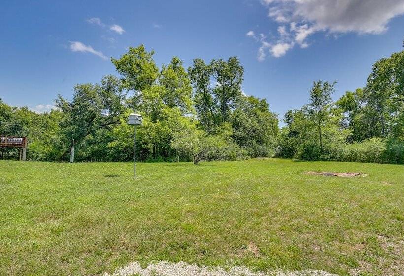 Serene Pacific Getaway: Deck, Grill & Fire Pit!