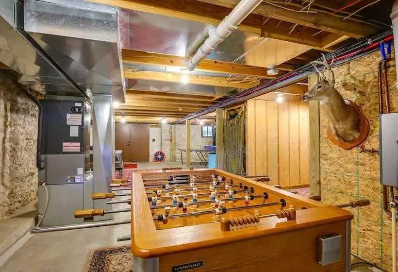 Serene Pacific Getaway: Deck, Grill & Fire Pit!