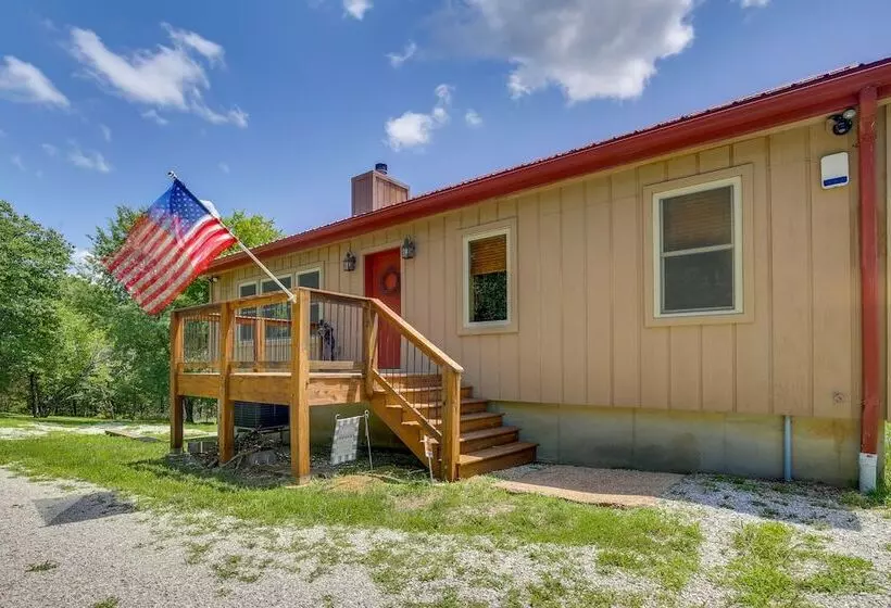 Serene Pacific Getaway: Deck, Grill & Fire Pit!