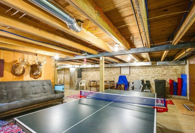 Serene Pacific Getaway: Deck, Grill & Fire Pit!