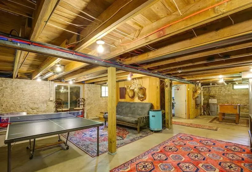 Serene Pacific Getaway: Deck, Grill & Fire Pit!