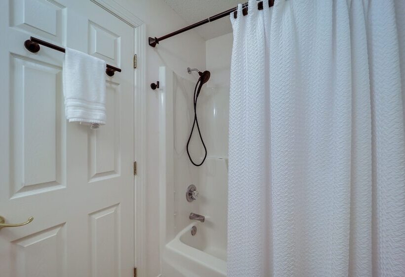 8 Mi To Sugar Mountain Resort: Seven Devils Home