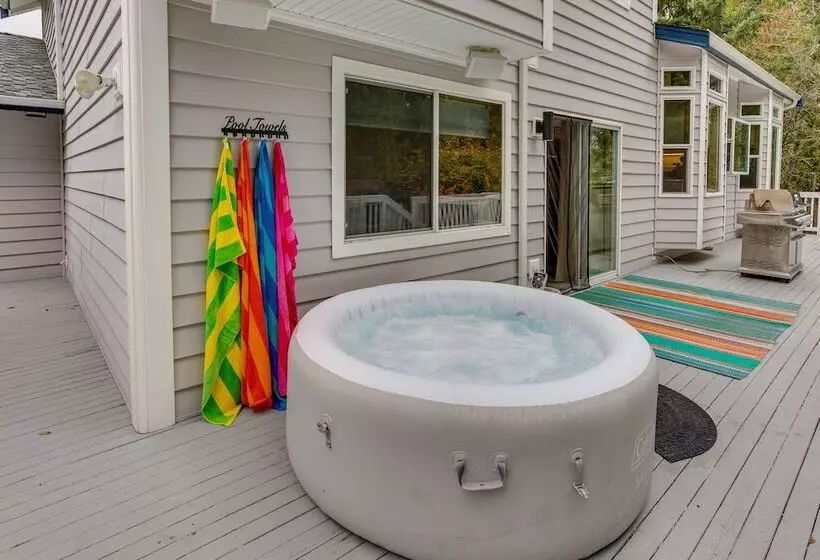 Pet & Family Friendly Bonney Lake Home: Game Room