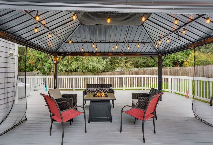 Pet & Family Friendly Bonney Lake Home: Game Room