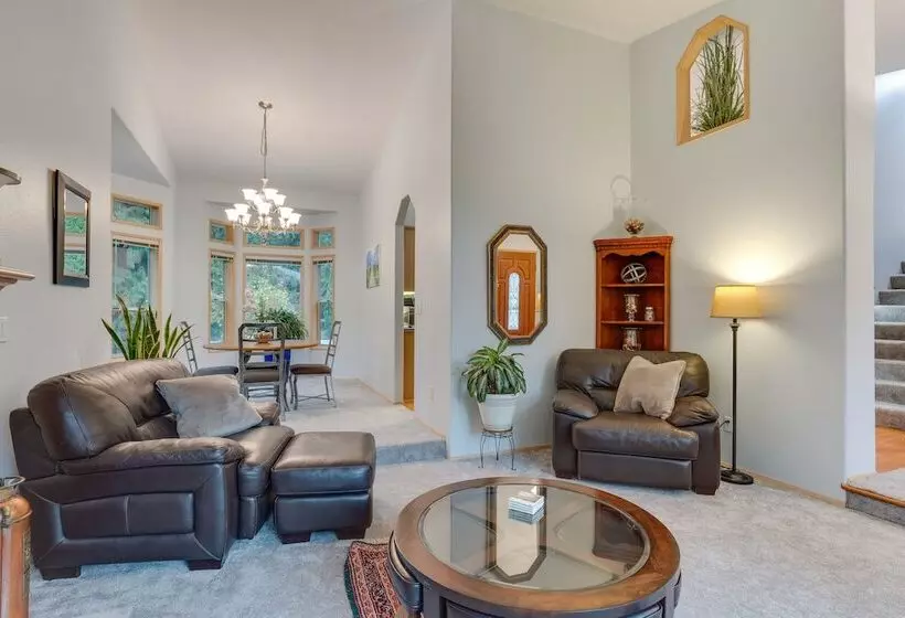 Pet & Family Friendly Bonney Lake Home: Game Room