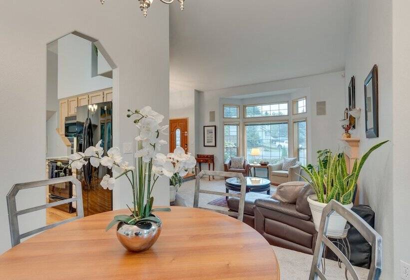 Pet & Family Friendly Bonney Lake Home: Game Room