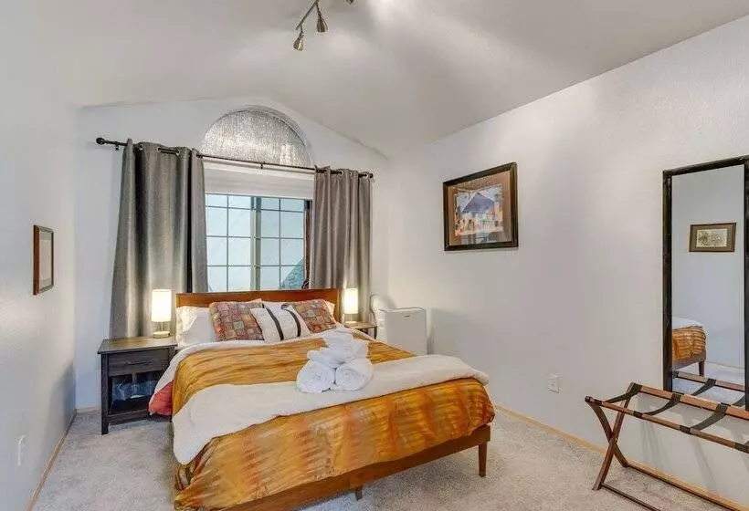 Pet & Family Friendly Bonney Lake Home: Game Room