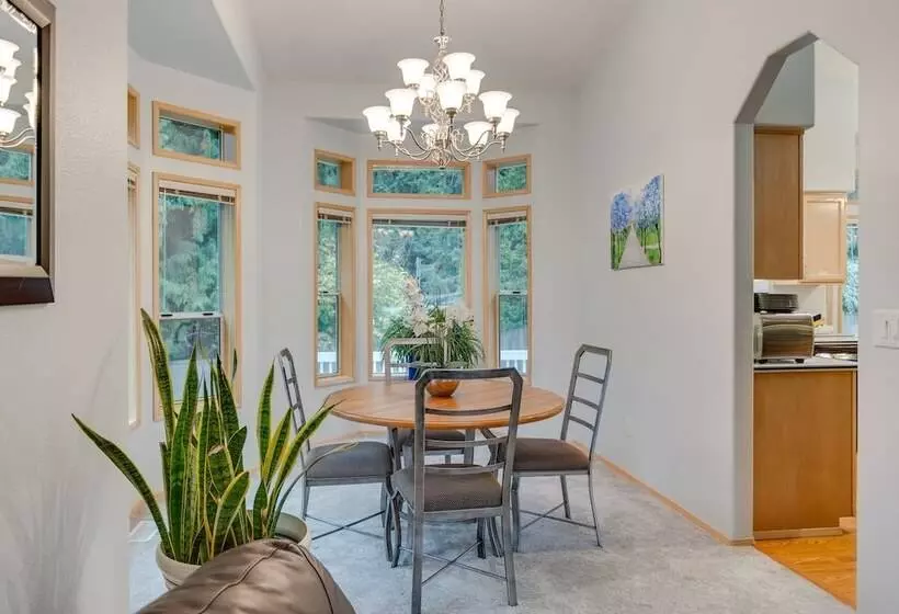 Pet & Family Friendly Bonney Lake Home: Game Room