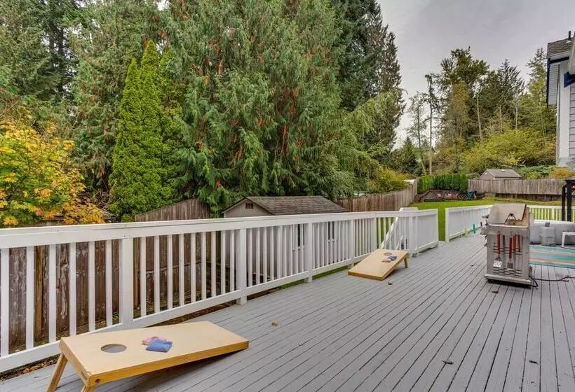 Pet & Family Friendly Bonney Lake Home: Game Room