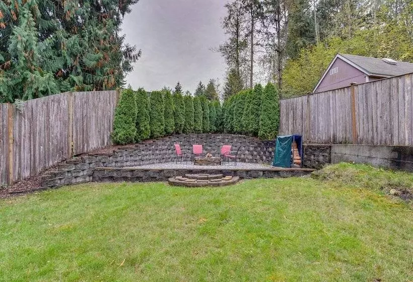 Pet & Family Friendly Bonney Lake Home: Game Room