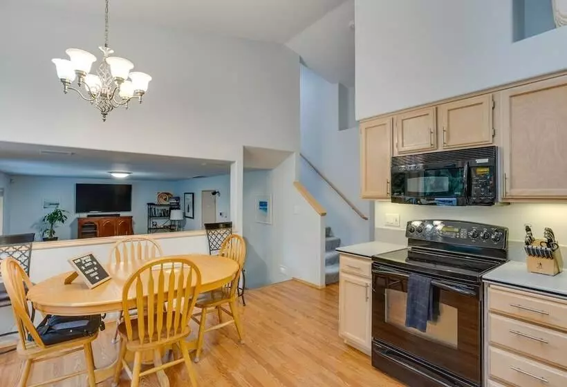 Pet & Family Friendly Bonney Lake Home: Game Room