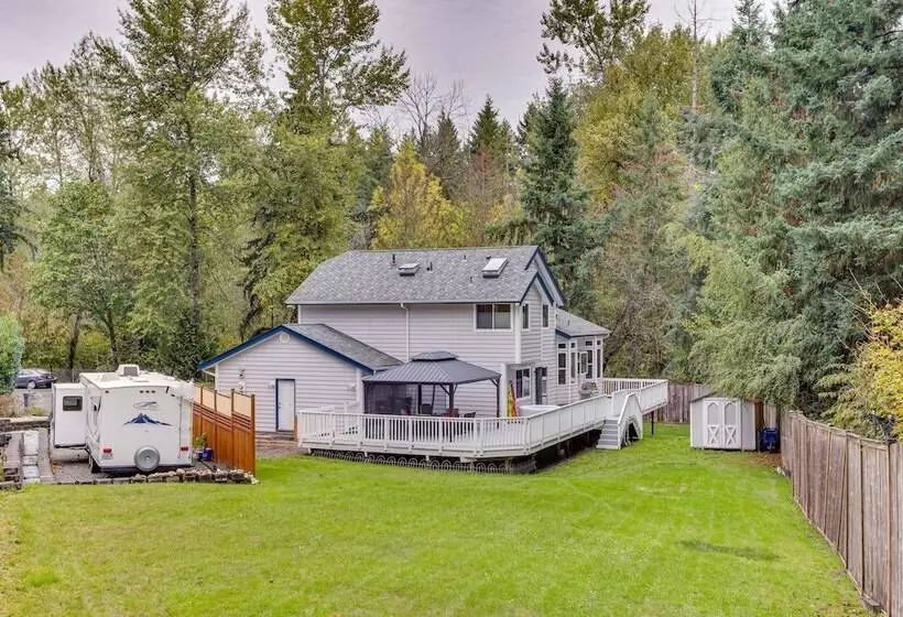 Pet & Family Friendly Bonney Lake Home: Game Room