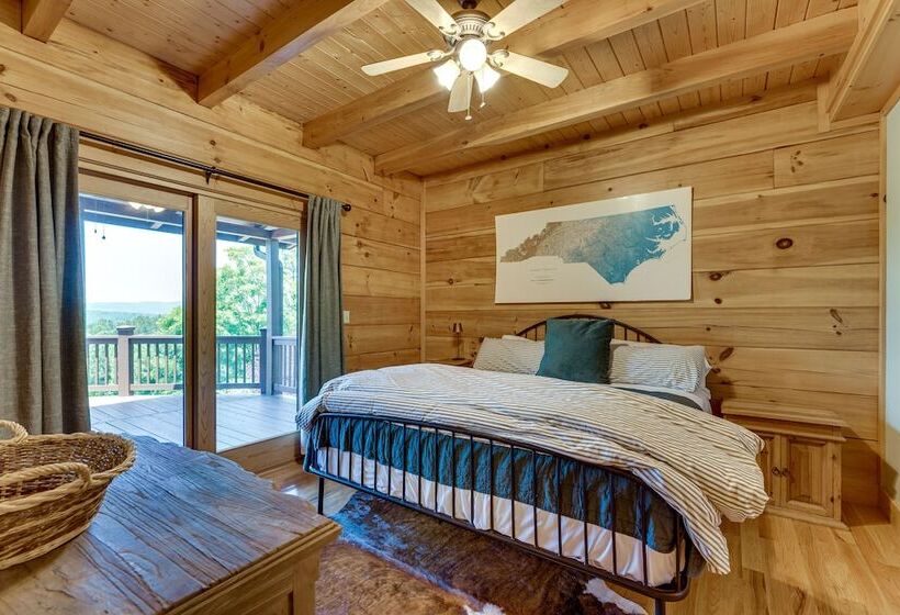 Hot Tub & Game Room: Spacious Nebo Cabin!