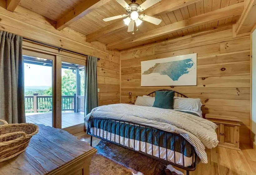 Hot Tub & Game Room: Spacious Nebo Cabin!