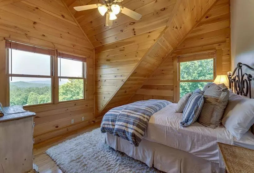 Hot Tub & Game Room: Spacious Nebo Cabin!
