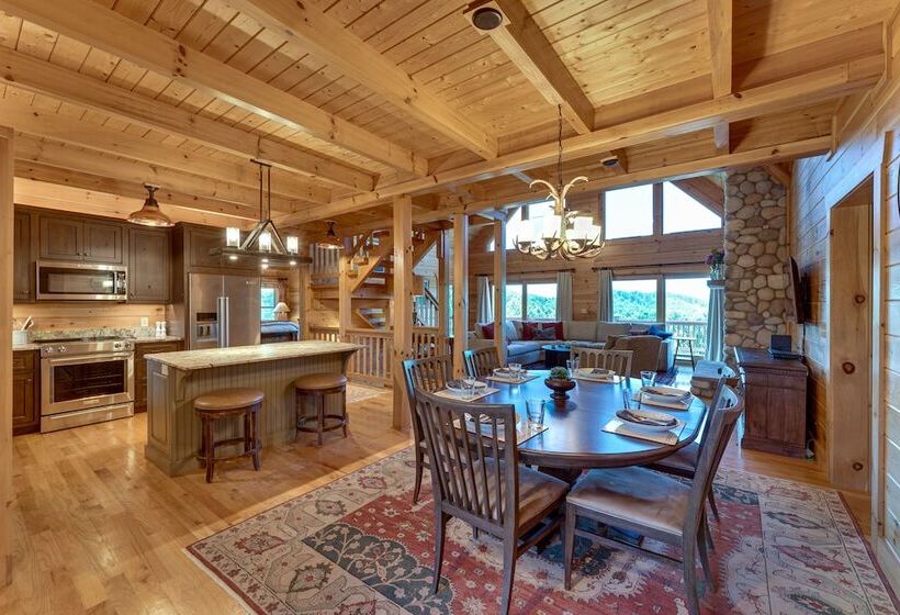 Hot Tub & Game Room: Spacious Nebo Cabin!