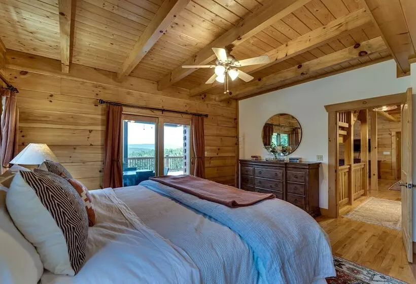Hot Tub & Game Room: Spacious Nebo Cabin!