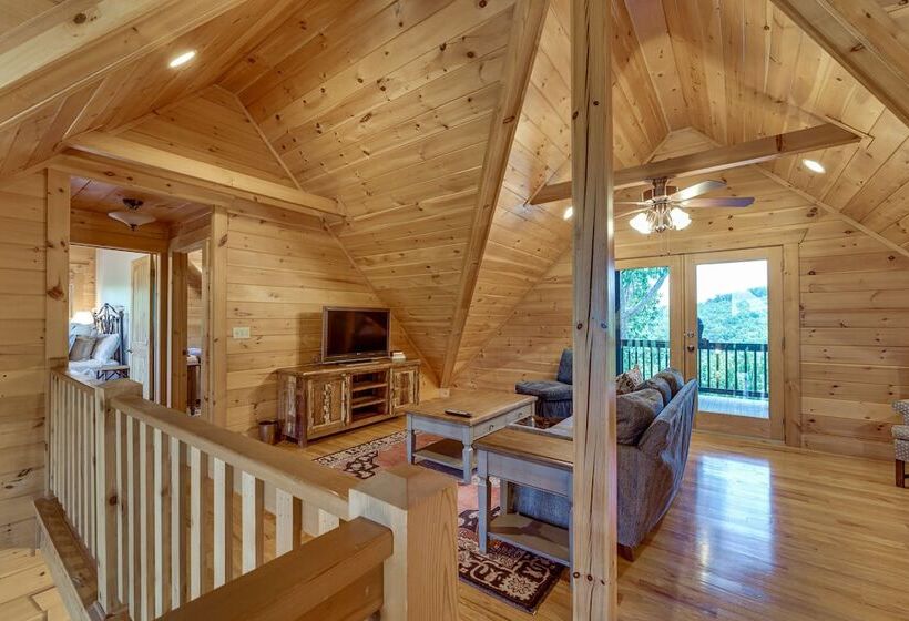 Hot Tub & Game Room: Spacious Nebo Cabin!