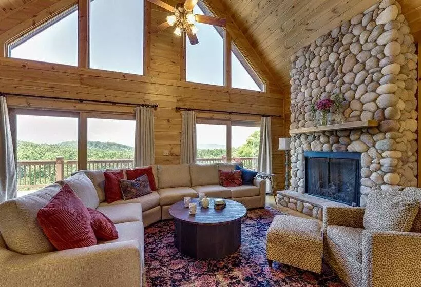 Hot Tub & Game Room: Spacious Nebo Cabin!