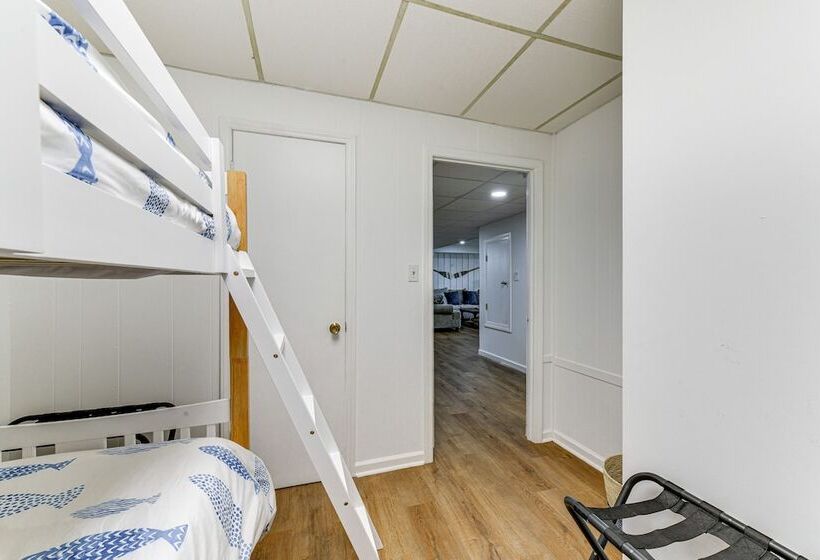 Spacious Lake Norman Retreat W/ Boat Ramp!