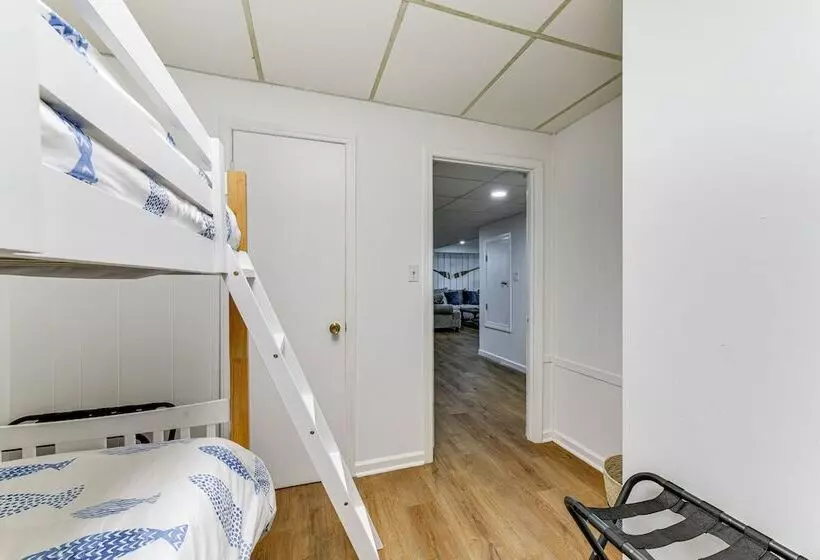 Spacious Lake Norman Retreat W/ Boat Ramp!