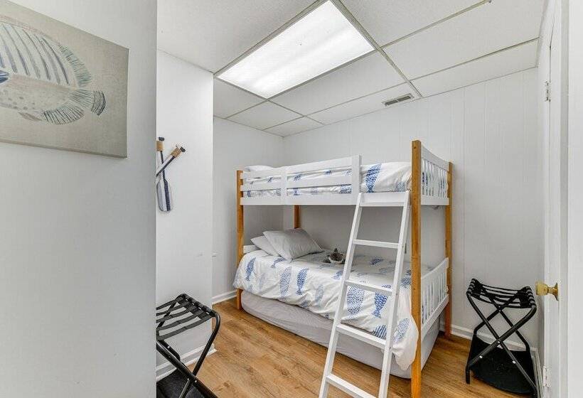 Spacious Lake Norman Retreat W/ Boat Ramp!