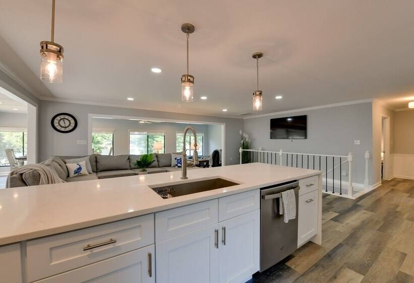 Spacious Lake Norman Retreat W/ Boat Ramp!