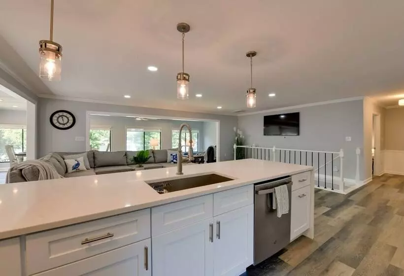 Spacious Lake Norman Retreat W/ Boat Ramp!