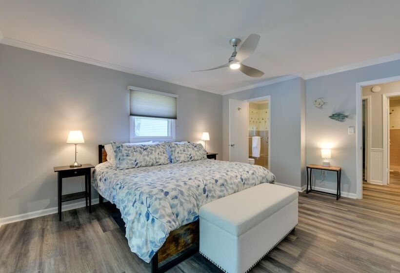 Spacious Lake Norman Retreat W/ Boat Ramp!