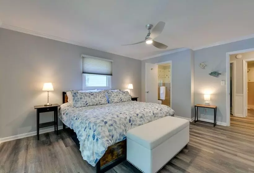 Spacious Lake Norman Retreat W/ Boat Ramp!