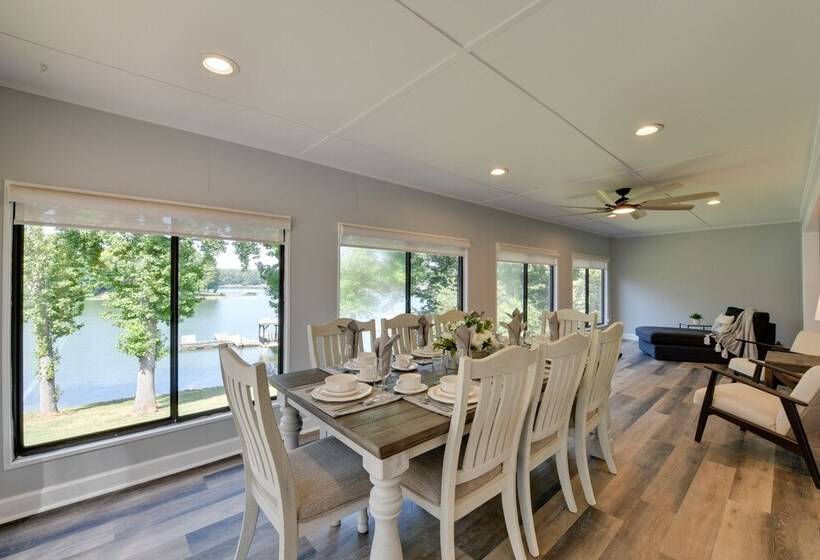 Spacious Lake Norman Retreat W/ Boat Ramp!