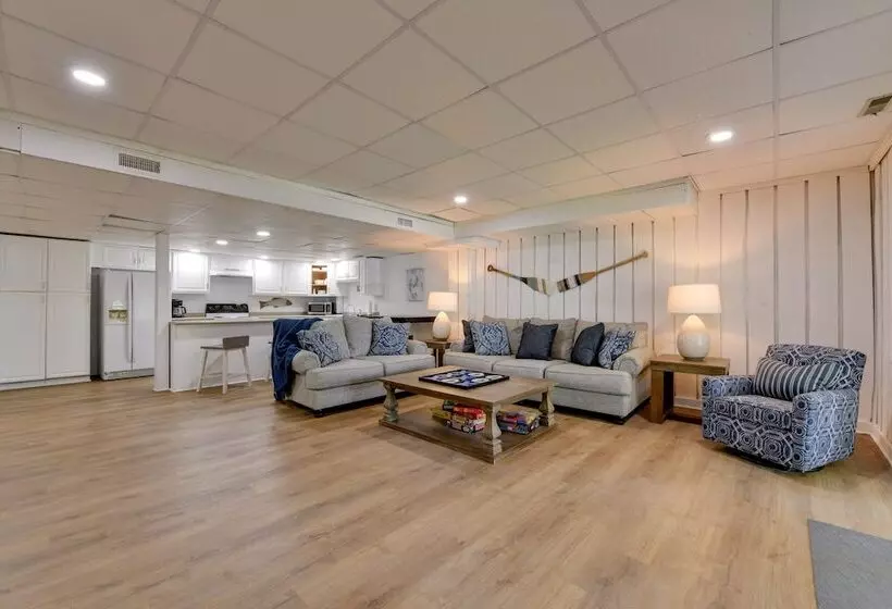 Spacious Lake Norman Retreat W/ Boat Ramp!