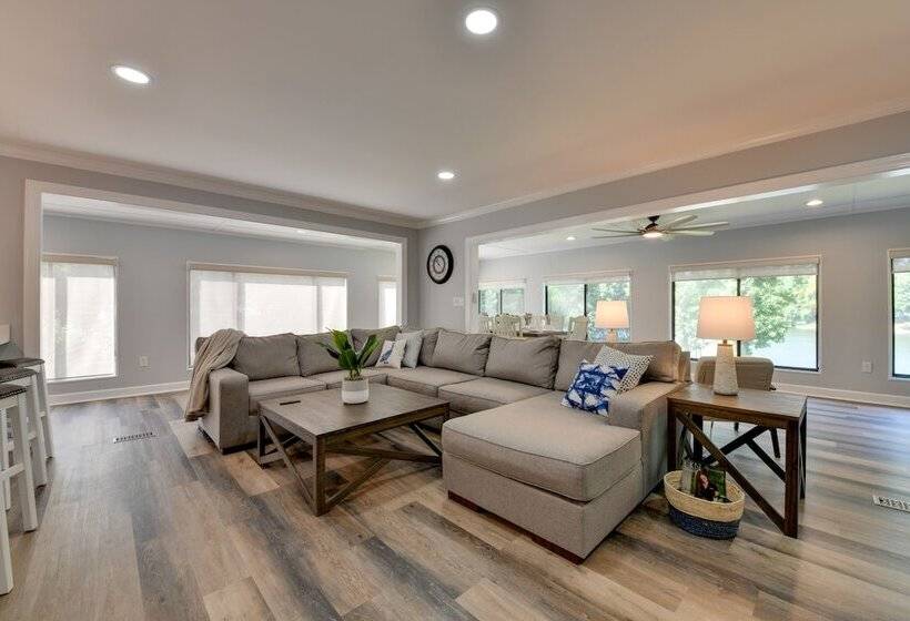 Spacious Lake Norman Retreat W/ Boat Ramp!