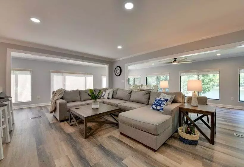 Spacious Lake Norman Retreat W/ Boat Ramp!