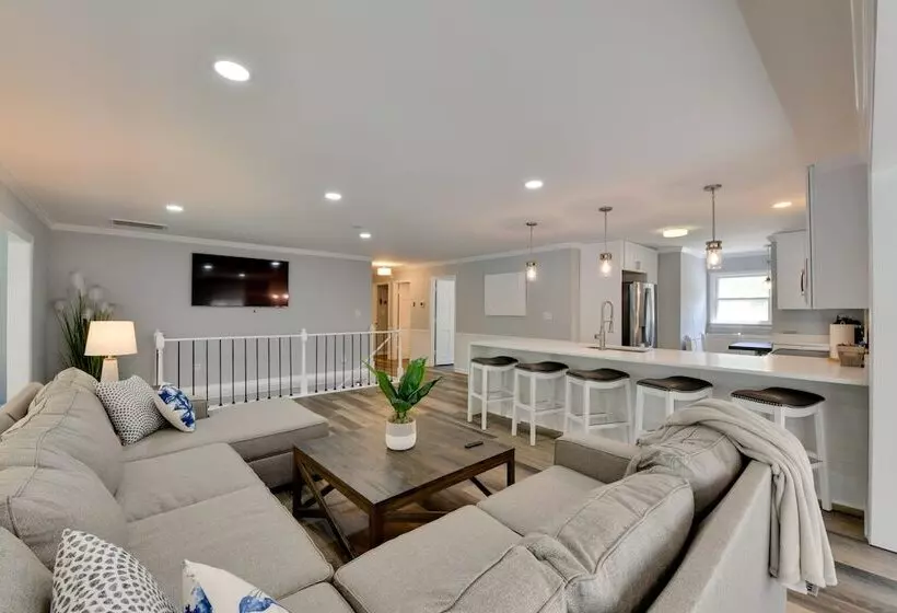 Spacious Lake Norman Retreat W/ Boat Ramp!